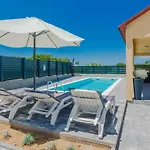 Vakantiehuis House Marijan With Private Pool And Barbecue - By Ta Leut