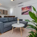 House Marijan With Private Pool And Barbecue - By Ta Leut