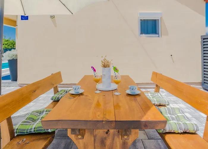 House Marijan With Private Pool And Barbecue - By Ta Leut Privlaka (Zadar)