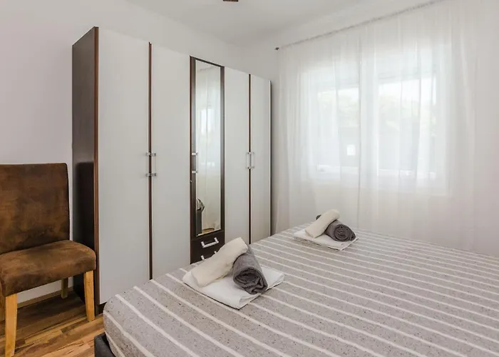 House Marijan With Private Pool And Barbecue - By Ta Leut Holiday home Privlaka (Zadar)