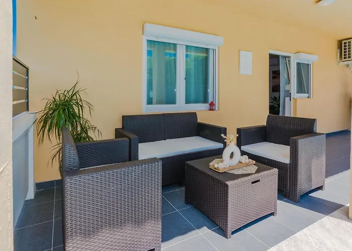 House Marijan With Private Pool And Barbecue - By Ta Leut Privlaka (Zadar)