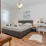 House Marijan With Private Pool And Barbecue - By Ta Leut בית נופש