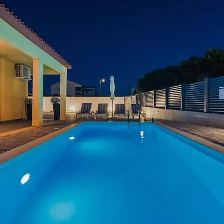 House Marijan With Private Pool And Barbecue - By Ta Leut Privlaka (Zadar)