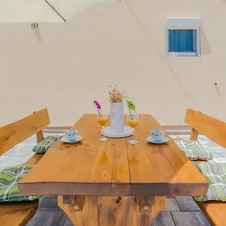 House Marijan With Private Pool And Barbecue - By Ta Leut Privlaka (Zadar)