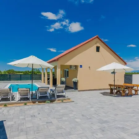 Prázdninový dům House Marijan With Private Pool And Barbecue - By Ta Leut