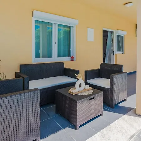 House Marijan With Private Pool And Barbecue - By Ta Leut Privlaka (Zadar)
