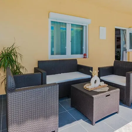 House Marijan With Private Pool And Barbecue - By Ta Leut Privlaka (Zadar)