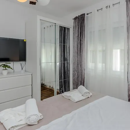 Holiday home House Marijan With Private Pool And Barbecue - By Ta Leut Privlaka (Zadar)