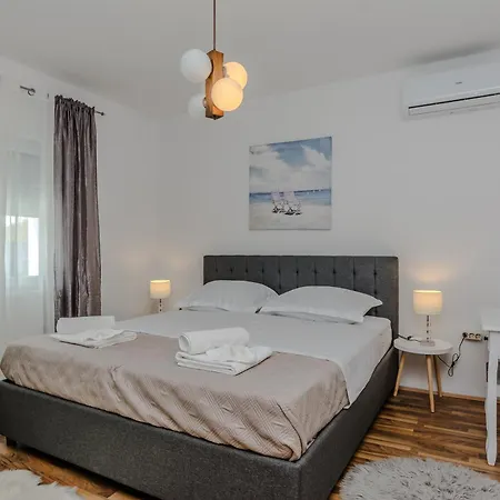 House Marijan With Private Pool And Barbecue - By Ta Leut