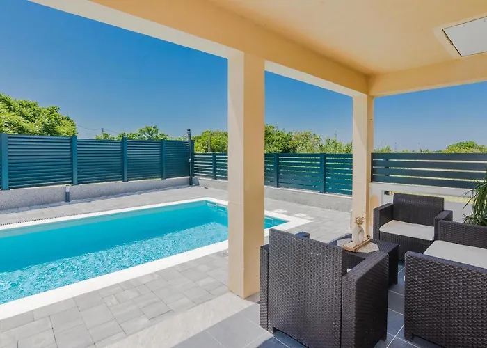 House Marijan With Private Pool And Barbecue - By Ta Leut Vakantiehuis Privlaka (Zadar)