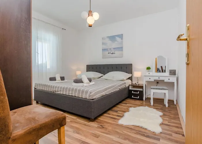 House Marijan With Private Pool And Barbecue - By Ta Leut 度假居