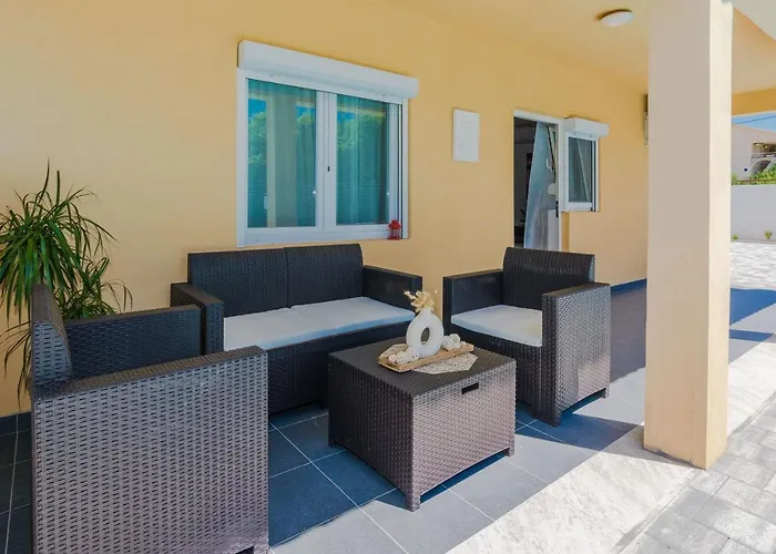 House Marijan With Private Pool And Barbecue - By Ta Leut 普利拉卡