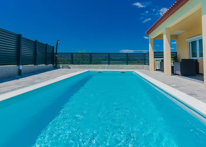 House Marijan With Private Pool And Barbecue - By Ta Leut 度假居