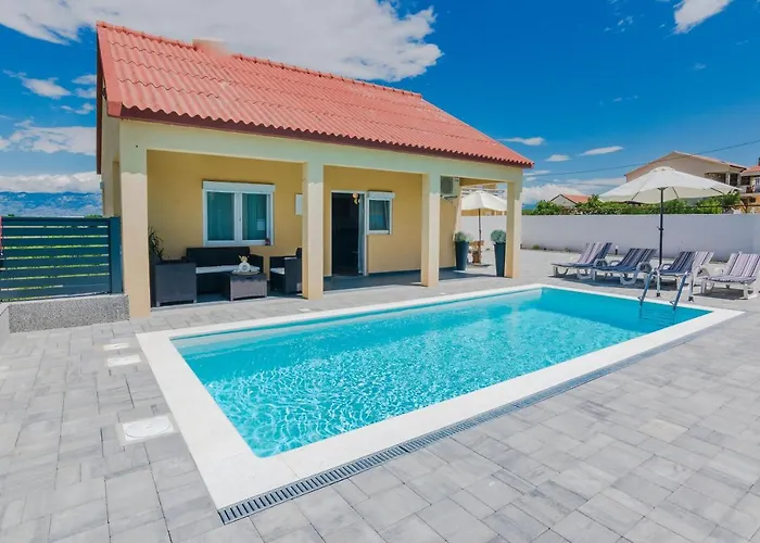House Marijan With Private Pool And Barbecue - By Ta Leut Vakantiehuis Privlaka (Zadar)