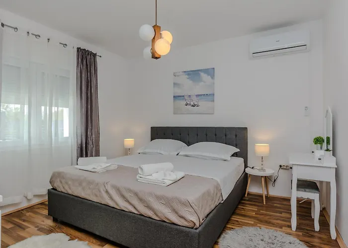 House Marijan With Private Pool And Barbecue - By Ta Leut